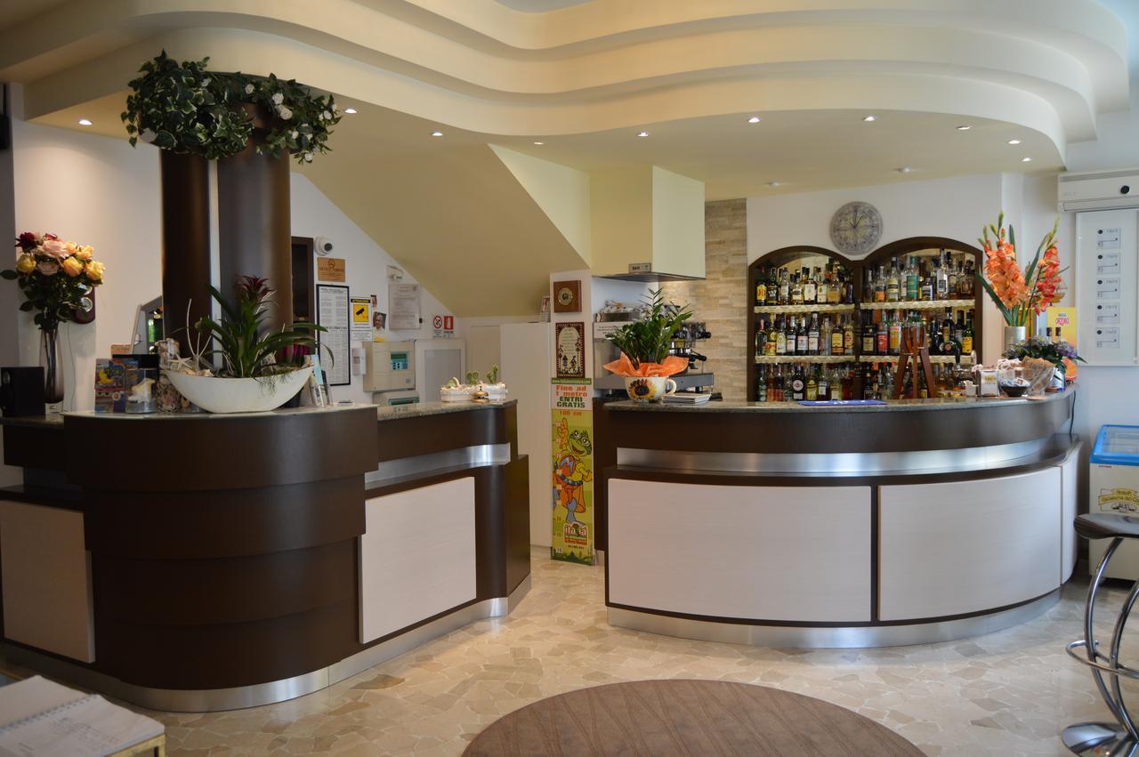 Hotel Dear Rimini Exterior photo